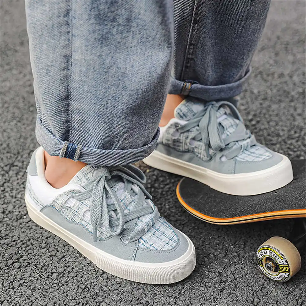 Chaussures d'école Hiphop avec - Home Gym And Basketball Court avis et prix